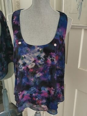 Vintage Guess Bombay Watercolor Floral 2000's Ruffle Tank Top. Size XL
